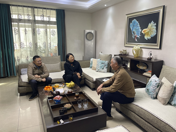 壹号娱乐集团等三家公司工会看望慰问退休职工